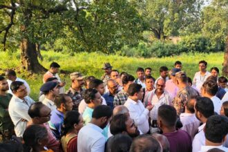 the-death-of-a-birhor-girl-due-to-lack-of-treatment-has-galvanized-the-administration-the-dc-has-reached-jamuniatari