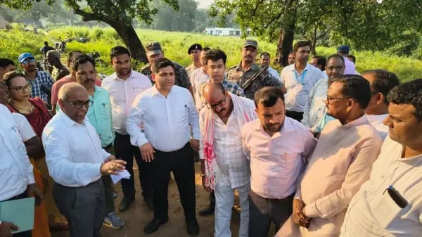 the-death-of-a-birhor-girl-due-to-lack-of-treatment-has-galvanized-the-administration-the-dc-has-reached-jamuniatari