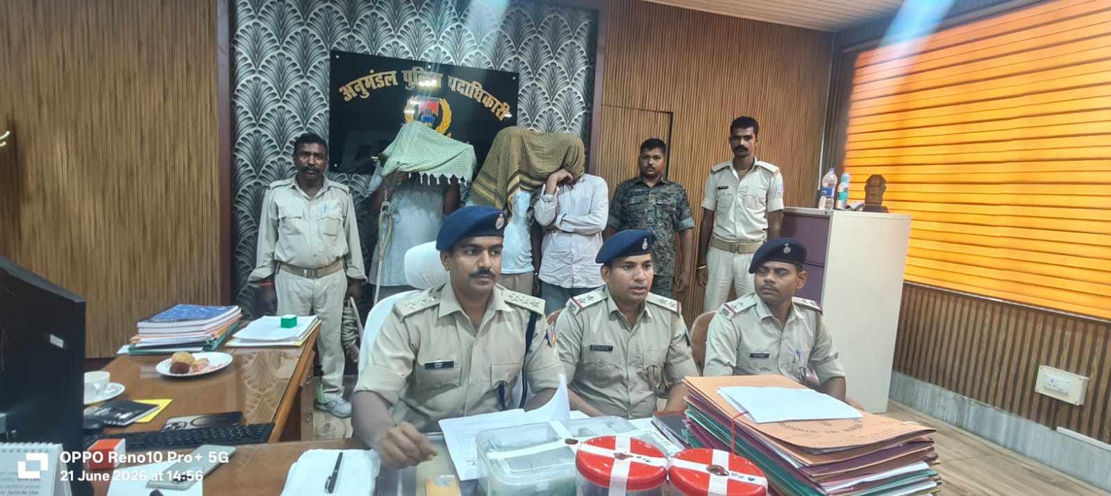 Home 56 chauparan afeem taskari 1 550 kg afeem 7 lakh nakad bolero jabt 3 taskar girftar2