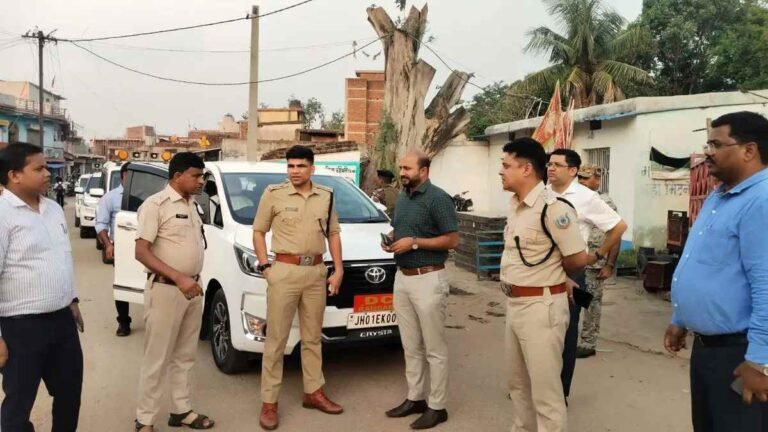 Ramgarh News: मुहर्रम को लेकर DC-SP ने निकाली फ्लैग मार्च, हुड़दंगियों और अफवाह फैलाने वालों पर होगी सख्त कार्रवाई