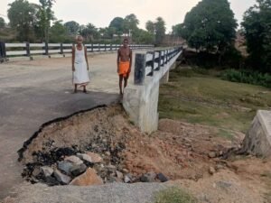 approach road of rs 2 crore bridge washed away in first rain questions raised over construction quality2