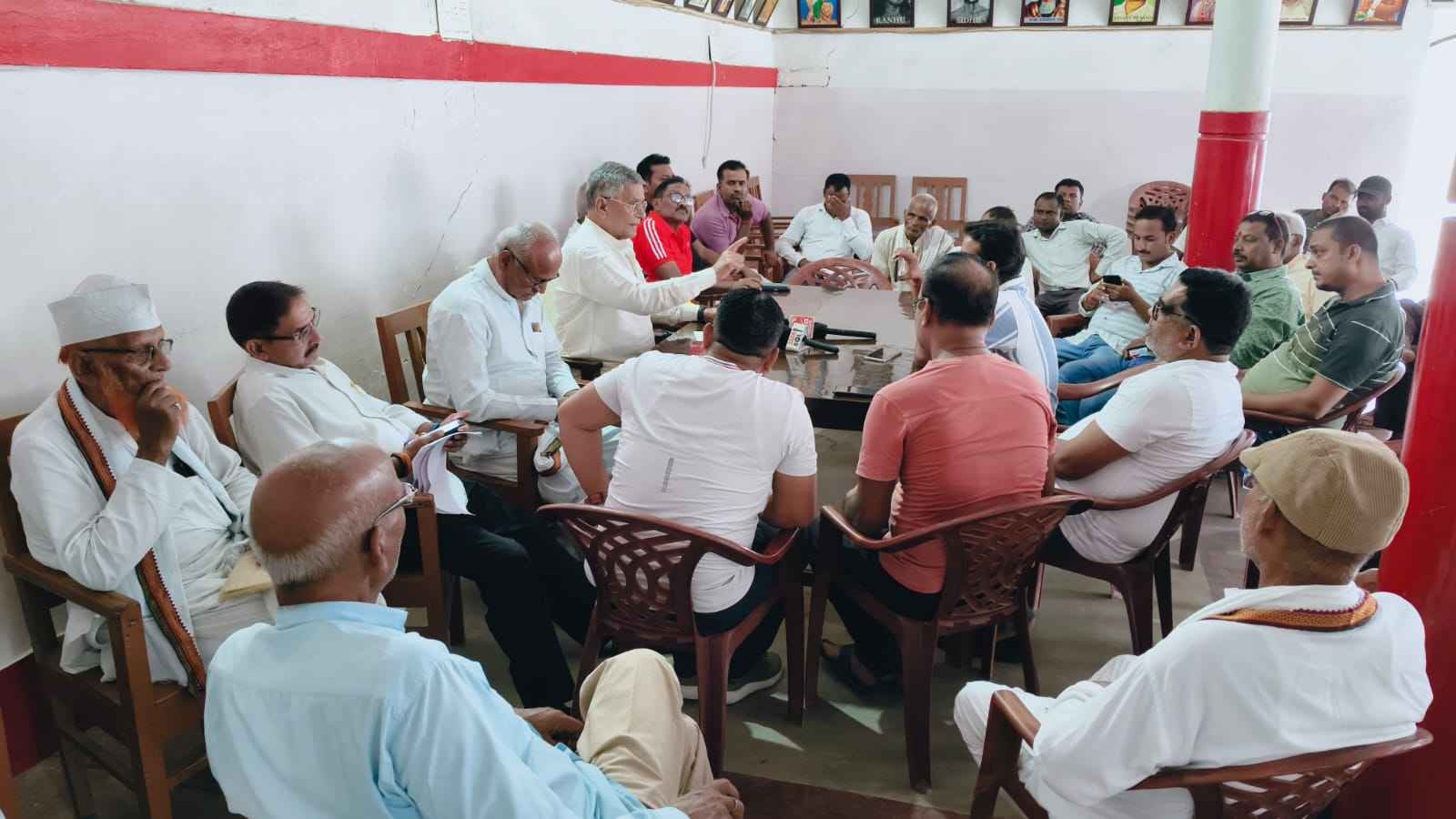 chouparan political row former mla umashankar akela levels serious allegations against mla and police station in charge2