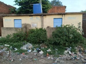 giridih 8 lakh public toilet turned showpiece before inauguration questions raised over public funds