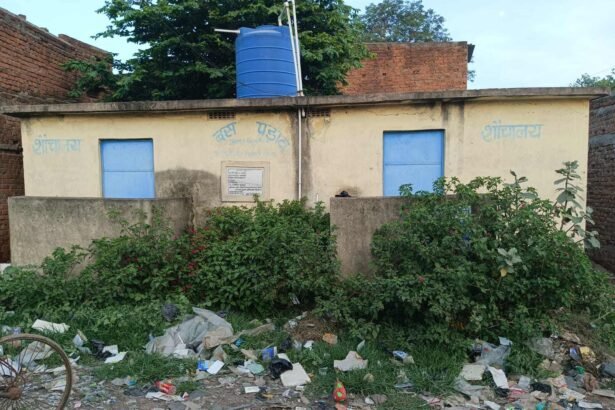 giridih 8 lakh public toilet turned showpiece before inauguration questions raised over public funds