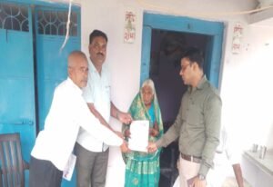 giridih sir awareness campaign held in tisri 85 year old woman also received voter verification form1