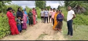 giridih villagers protest over bad road and drinking water crisis in anjanwa malukchal