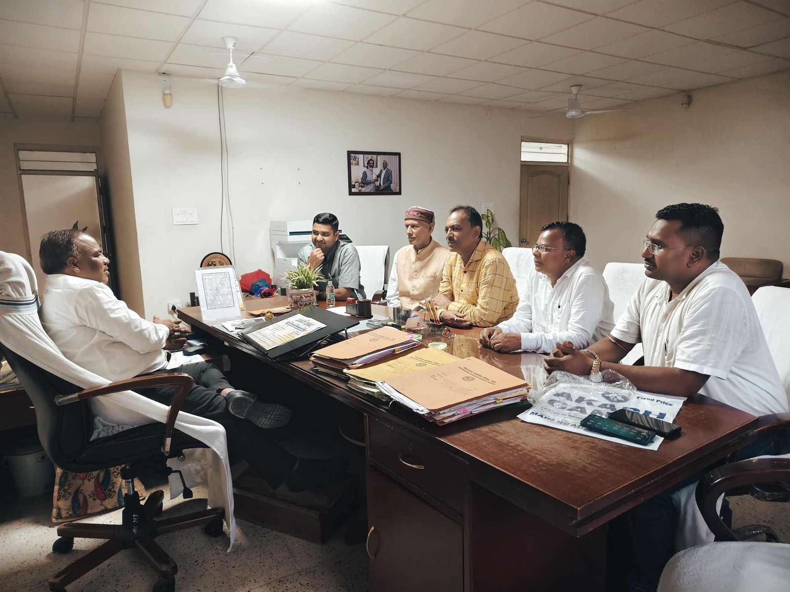 Ranchi: शिक्षकों की समस्याओं को लेकर जैक सचिव से मिला शिक्षक संघ, सकारात्मक पहल का मिला आश्वासन 2 teachers union met jac secretary over teachers issues positive assurance received2