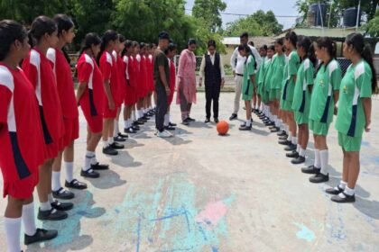 chouparan surekha prakash bhai public school mein balika basketball ka romanchak mukabala gandhi house bana champion