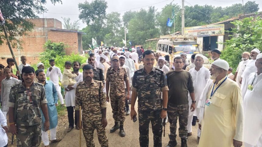 giridih jile ke tisri mein shantipurn mahaul mein manaya gaya eid milad un nabi ka parv