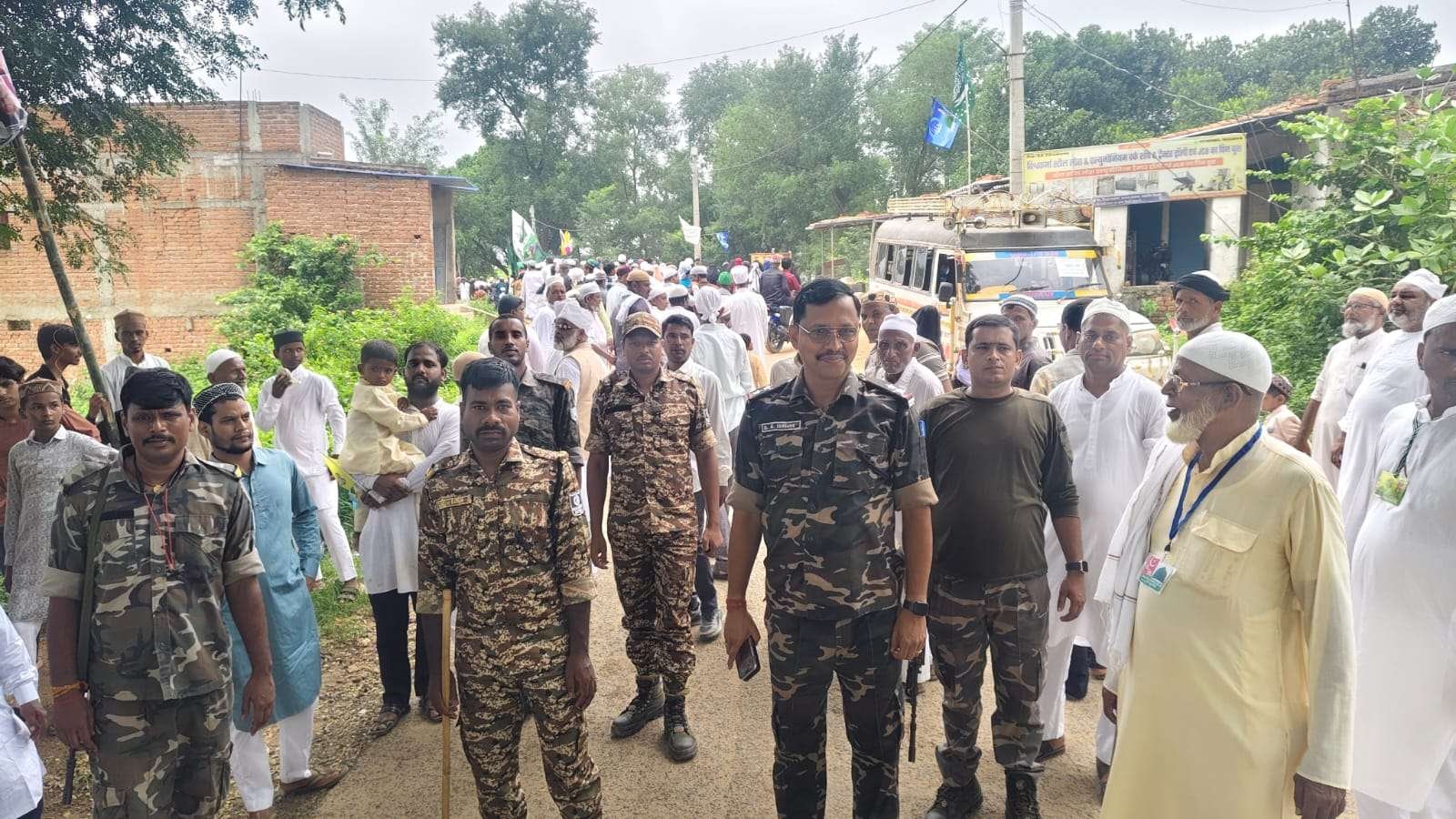 Home 20 giridih jile ke tisri mein shantipurn mahaul mein manaya gaya eid milad un nabi ka parv