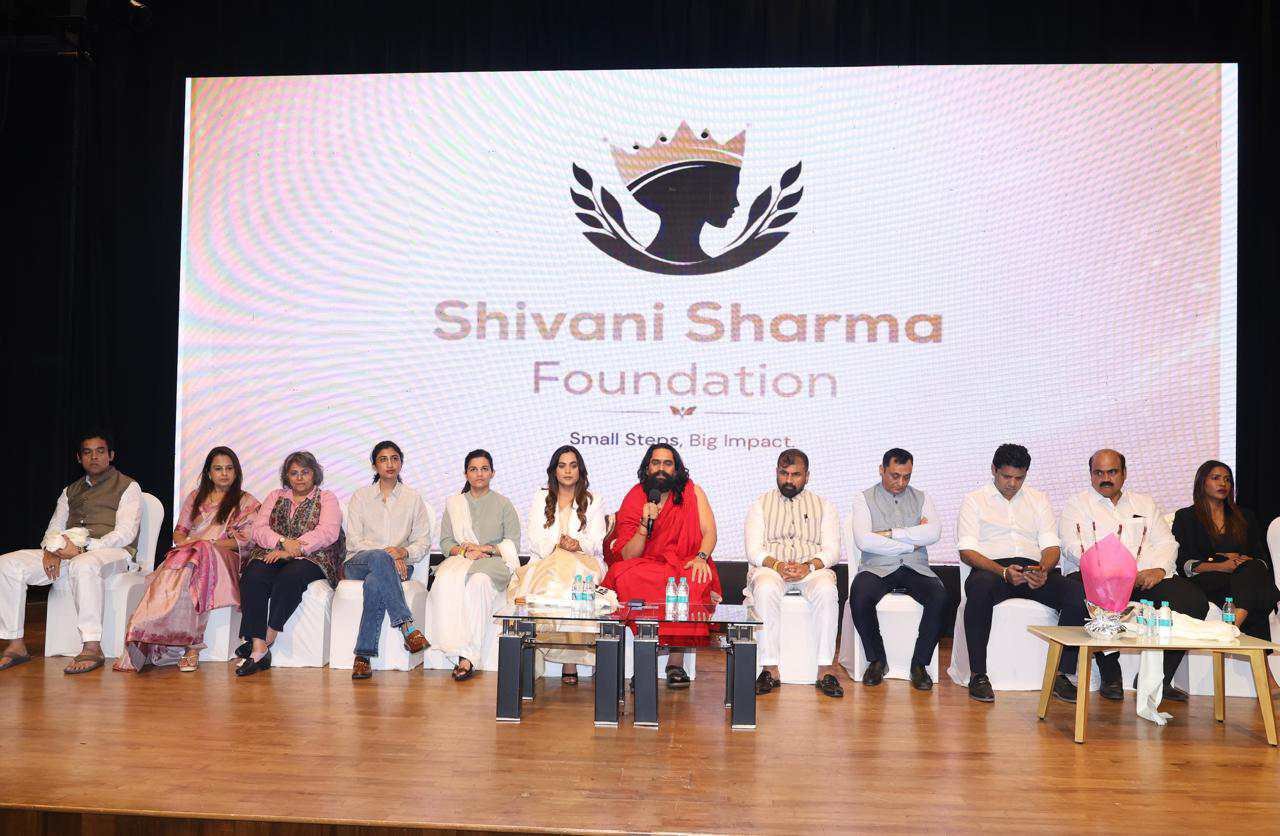 झारखंड की बेटी शिवानी शर्मा ने शुरू किया ShivaniSharma Foundation, मुंबई में 50 बच्चों को मिला लैपटॉप, अब रांची में बड़े कार्यक्रम की तैयारी 4 jharkhand ki beti shivani sharma ne shuru kiya shivanisharma foundation3