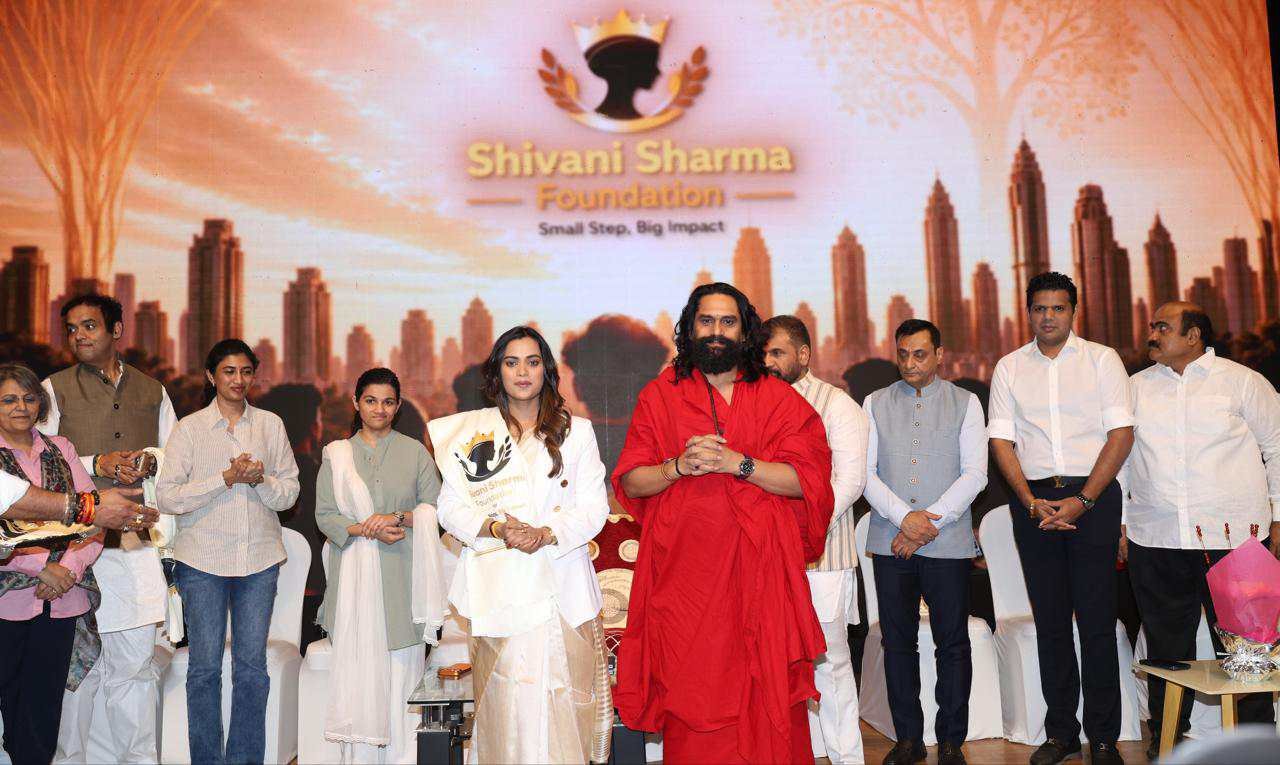 झारखंड की बेटी शिवानी शर्मा ने शुरू किया ShivaniSharma Foundation, मुंबई में 50 बच्चों को मिला लैपटॉप, अब रांची में बड़े कार्यक्रम की तैयारी 3 jharkhand ki beti shivani sharma ne shuru kiya shivanisharma foundation4