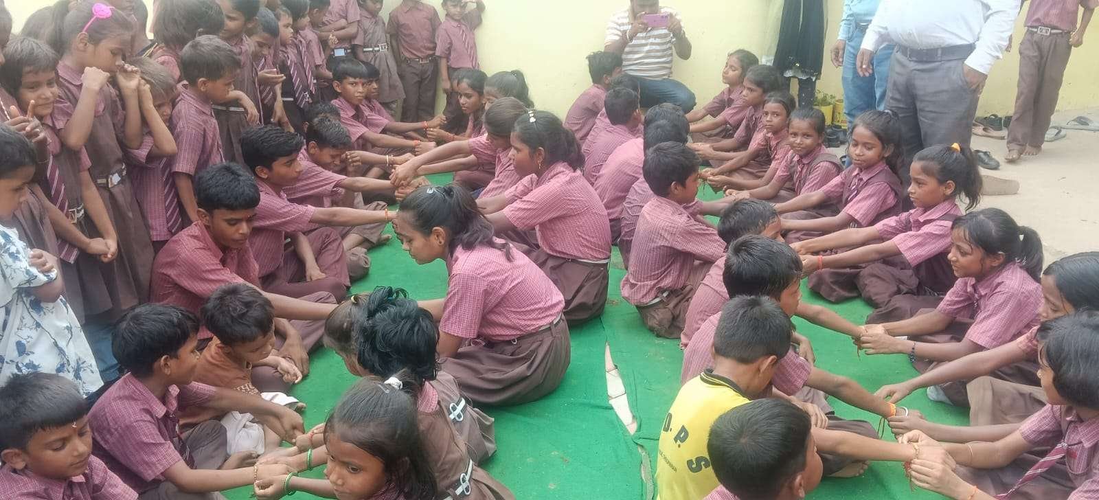 चौपारण: नमनदीप पब्लिक स्कूल, दनुआ में हर्षोल्लास के साथ मनाया गया रक्षाबंधन 2 naman deep public school danua raksha bandhan celebration with enthusiasm3