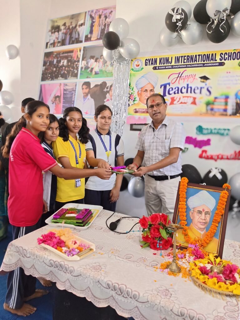 शिक्षक दिवस पर ज्ञान कुंज इंटरनेशनल स्कूल में याद किए गए सर्वपल्ली राधाकृष्णन 2 शिक्षक दिवस पर ज्ञान कुंज इंटरनेशनल स्कूल में याद किए गए सर्वपल्ली राधाकृष्णन