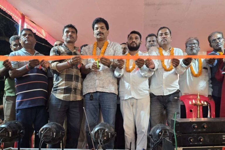 विष्णुगढ़: गणपति बप्पा के जयकारों से गूंजा बाराघाट, भक्ति जागरण में रातभर झूमे श्रद्धालु 2 विष्णुगढ़: गणपति बप्पा के जयकारों से गूंजा बाराघाट, भक्ति जागरण में रातभर झूमे श्रद्धालु