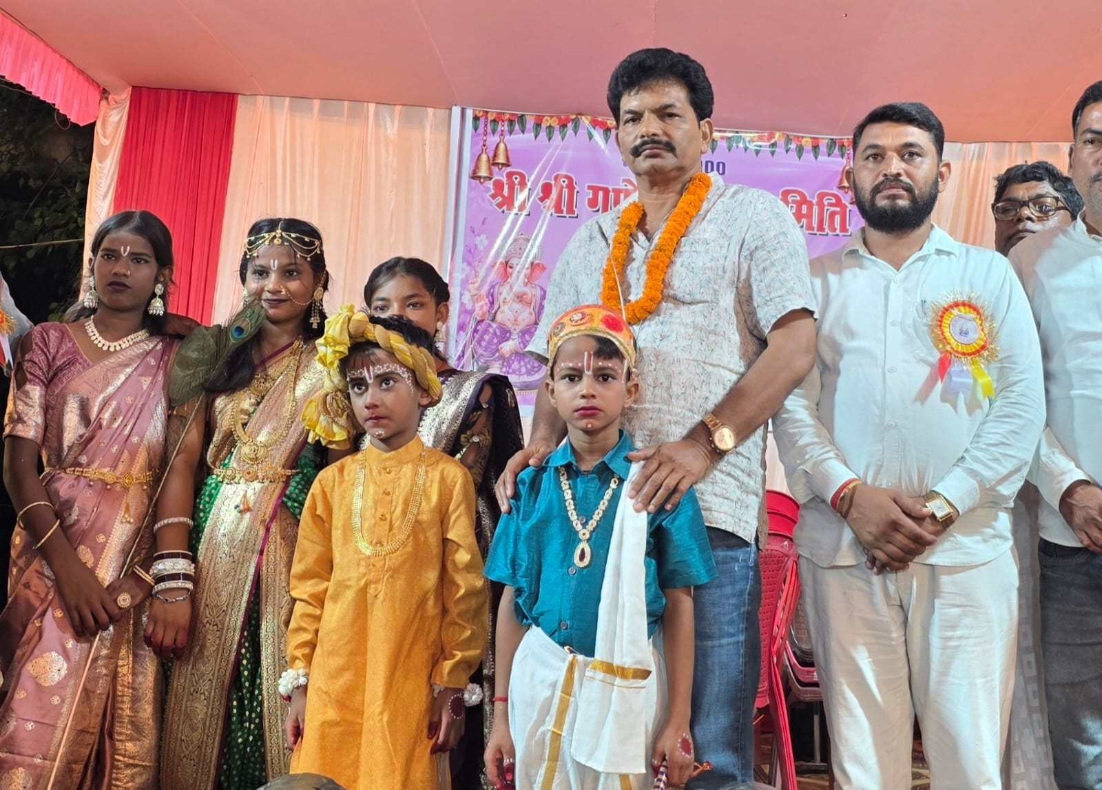 baraghat resonates with chants of ganpati bappa devotees sway all night in bhakti jagran3