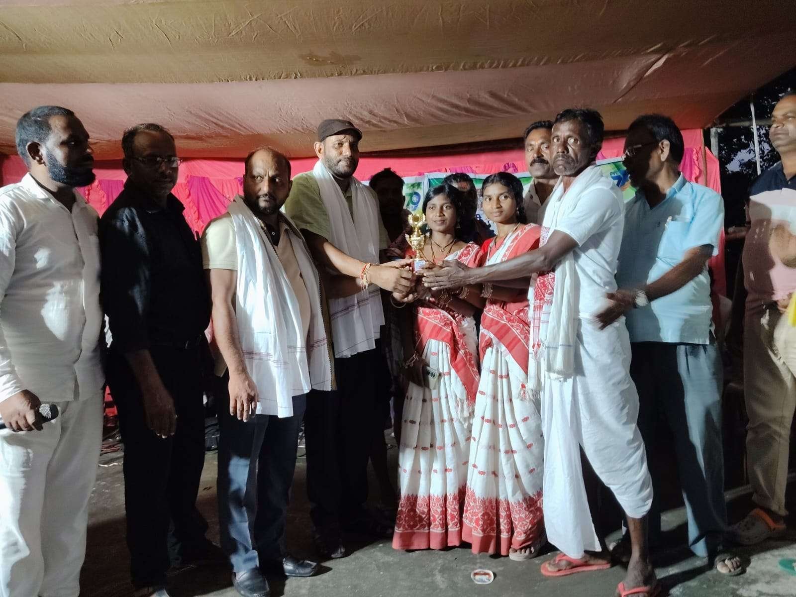 Home 31 greenery conservation message echoed at pinjaraiya forest fair villagers took pledge after distributing 300 saplings1