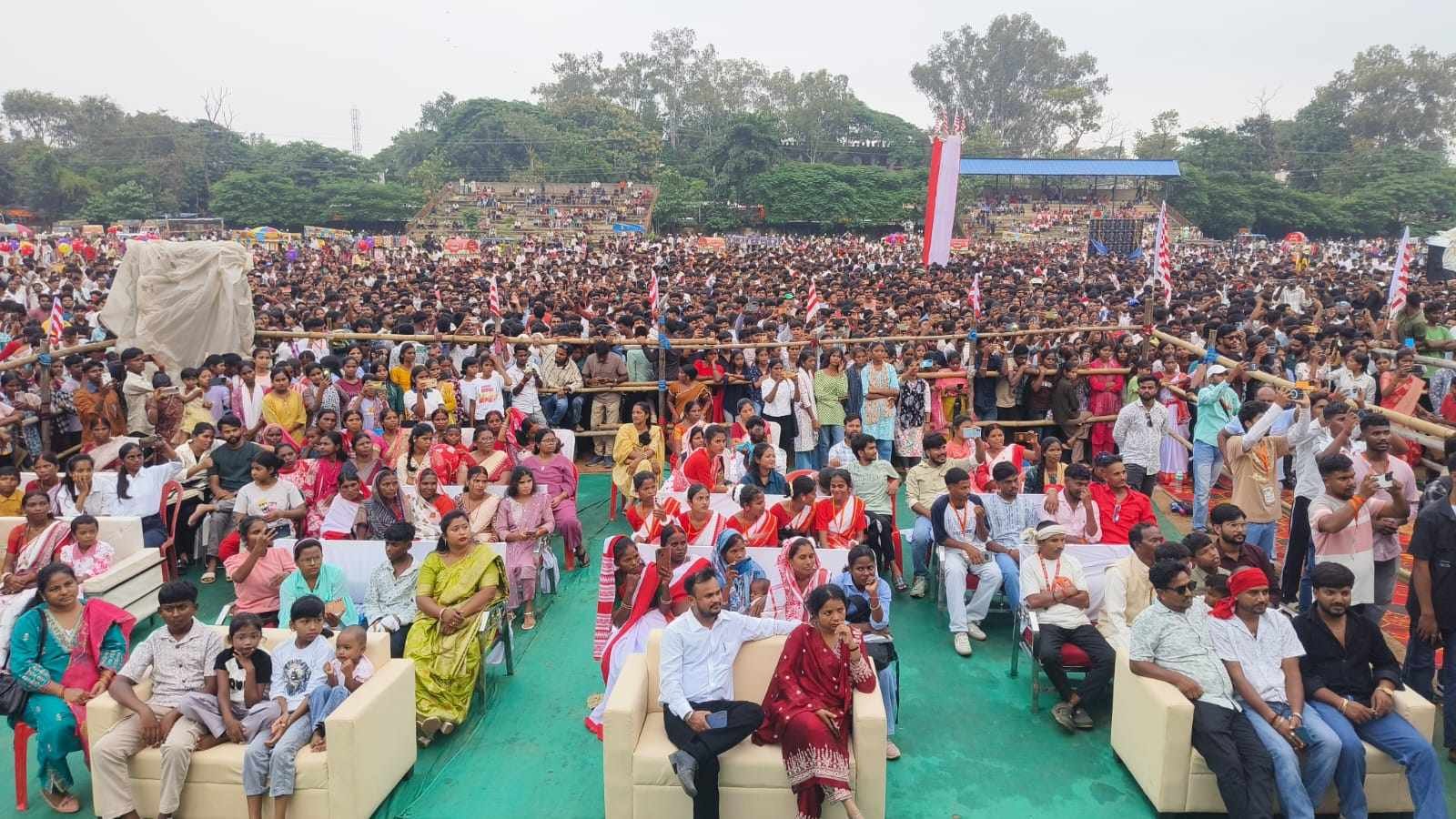 hazaribagh grooves to the beats of mandar grand glimpse of tribal culture seen on karam eve1