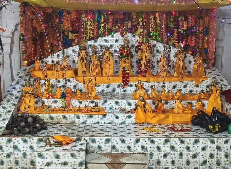विष्णुगढ़: ऐतिहासिक बंशीधर मंदिर में धूमधाम से मना जन्माष्टमी पर्व, हरि कीर्तन और भव्य आरती से देर रात तक कृष्णमय रहा माहौल