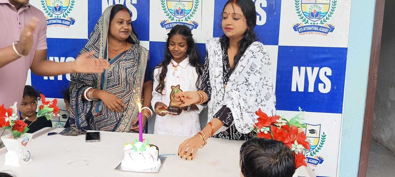 janmadin par sakshi kumari ne vidyalaya ko bhet kiya paudha paryavaran sanrakshan ka diya sandesh1