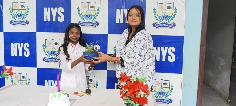 चौपारण: जन्मदिन पर साक्षी ने विद्यालय को भेंट किया पौधा, पर्यावरण संरक्षण का दिया प्रेरणादायक संदेश 3 चौपारण: जन्मदिन पर साक्षी ने विद्यालय को भेंट किया पौधा, पर्यावरण संरक्षण का दिया प्रेरणादायक संदेश