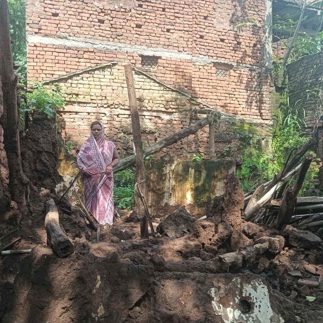 poor familys house collapses in continuous rain sabo devi left homeless2