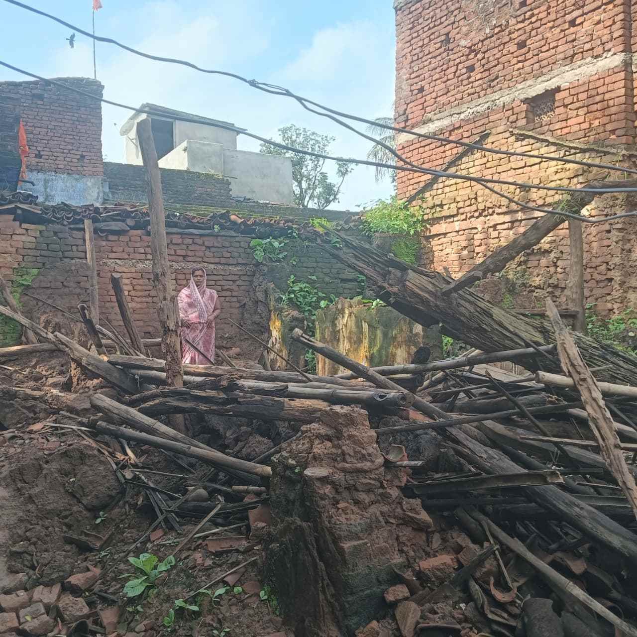 poor familys house collapses in continuous rain sabo devi left homeless3