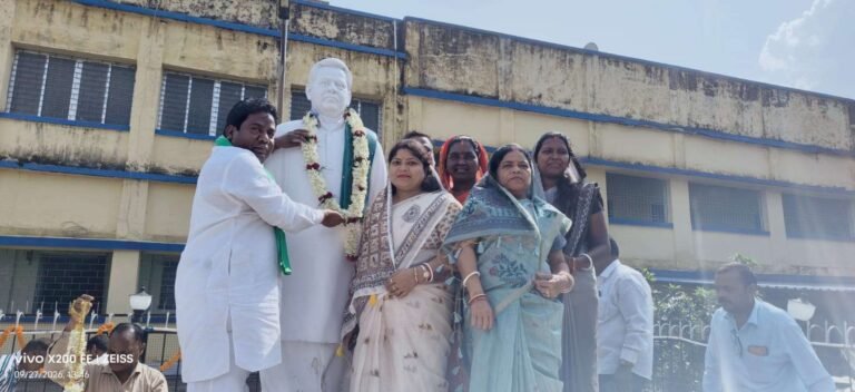 विष्णुगढ़: टेकलाल बाबू की पुण्यतिथि पर गूंजा झारखंड के अधिकारों का संकल्प 3 विष्णुगढ़: टेकलाल बाबू की पुण्यतिथि पर गूंजा झारखंड के अधिकारों का संकल्प