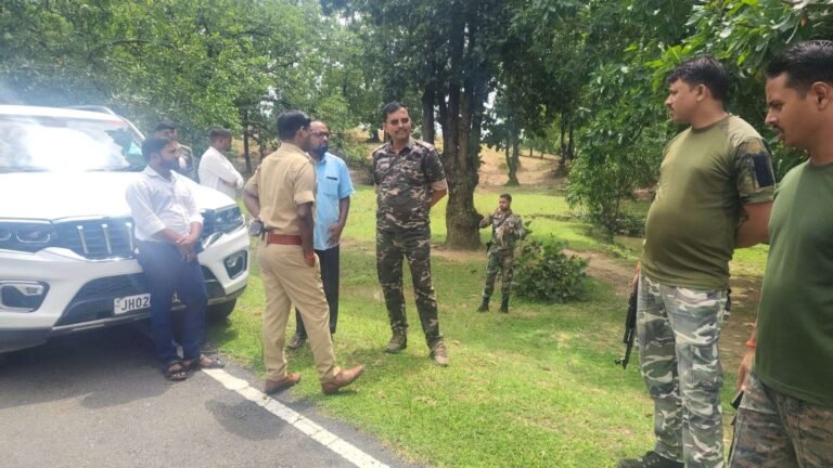 तिसरी: सड़क निर्माण कंपनी के मुंशी को बाइक सवारों के जबरन ले जाने का आरोप, 40 घंटे बाद भी सुराग नहीं 1 तिसरी: सड़क निर्माण कंपनी के मुंशी को बाइक सवारों के जबरन ले जाने का आरोप, 40 घंटे बाद भी सुराग नहीं