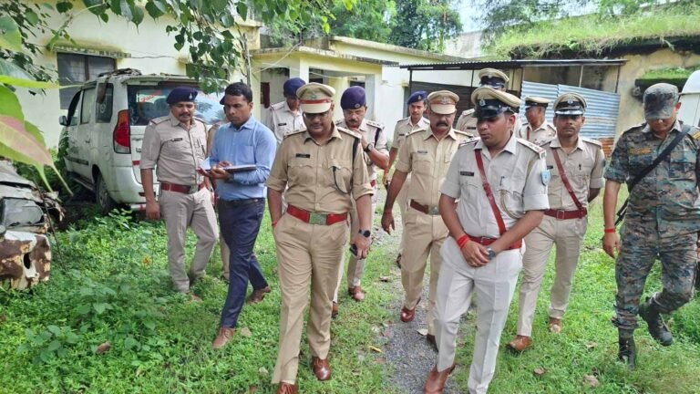 हजारीबाग: एसपी ने किया चौपारण थाना का निरीक्षण, अपराध नियंत्रण और अफीम की खेती पर रोक को लेकर दिए सख्त निर्देश 1 हजारीबाग: एसपी ने किया चौपारण थाना का निरीक्षण, अपराध नियंत्रण और अफीम की खेती पर रोक को लेकर दिए सख्त निर्देश