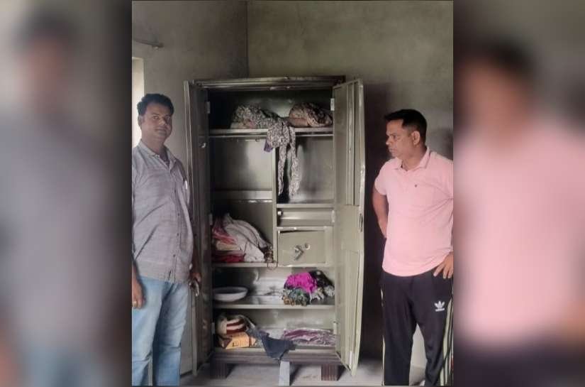 theft continues unabated in gaida goods worth around five lakh stolen from software engineers house