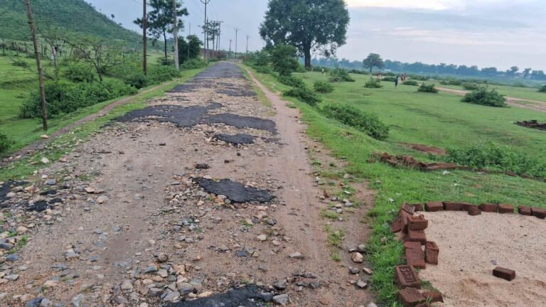 विष्णुगढ़: उपरैली बोदरा-हेठली बोदरा सड़क का कब होगा कायाकल्प? चुनाव में मिला था भरोसा, आज भी जर्जर रास्तों पर चलने को मजबूर ग्रामीण