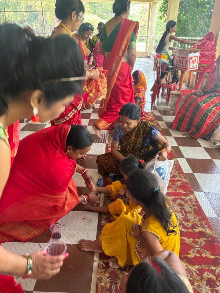 PMCH धनबाद में 251 कन्याओं का पूजन, जिला परिषद अध्यक्ष शारदा सिंह ने लिया आशीर्वाद