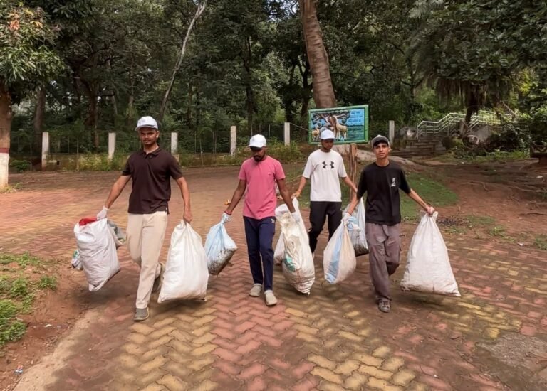 कनहरी पहाड़ पर Evermere Foundation का स्वच्छता अभियान, 500 किलो कचरा एकत्र कर दिया ‘क्लीन हजारीबाग’ का संदेश 1 कनहरी पहाड़ पर Evermere Foundation का स्वच्छता अभियान, 500 किलो कचरा एकत्र कर दिया ‘क्लीन हजारीबाग’ का संदेश