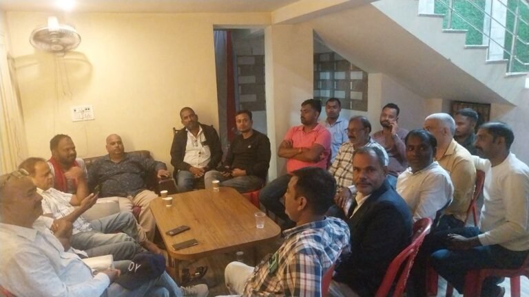 पत्रकारों की एकजुटता और संगठन की मजबूती पर मंथन, चौपारण में पत्रकार संघ की बैठक संपन्न 1 पत्रकारों की एकजुटता और संगठन की मजबूती पर मंथन, चौपारण में पत्रकार संघ की बैठक संपन्न