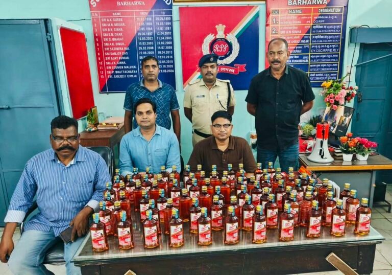साहिबगंज: ट्रेन के टॉयलेट की छत में छिपाकर ले जाई जा रही थी विदेशी शराब, आरपीएफ ने बरहरवा में पकड़ी 81 बोतलें 3 साहिबगंज: ट्रेन के टॉयलेट की छत में छिपाकर ले जाई जा रही थी विदेशी शराब, आरपीएफ ने बरहरवा में पकड़ी 81 बोतलें