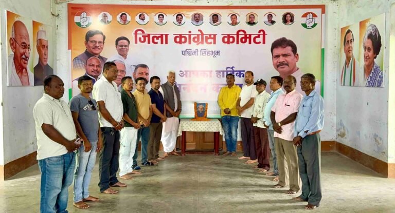 चाईबासा: कांग्रेस भवन में मनाई गई डॉ. ए.पी.जे. अब्दुल कलाम की जयंती, राष्ट्र निर्माण में उनके योगदान को किया गया याद
