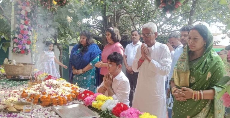 Dhanbad News: सरायढेला में झामुमो के पूर्व जिलाध्यक्ष व मुखिया का 32वां शहादत दिवस मना, प्रभात फेरी और सर्वधर्म प्रार्थना सभा आयोजित 4 Dhanbad News: सरायढेला में झामुमो के पूर्व जिलाध्यक्ष व मुखिया का 32वां शहादत दिवस मना, प्रभात फेरी और सर्वधर्म प्रार्थना सभा आयोजित