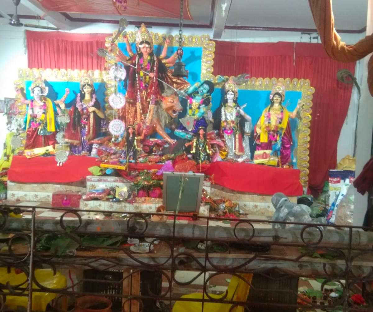 विष्णुगढ़ में महाअष्टमी पर उमड़ा आस्था का सैलाब: मां दुर्गा के दर्शन को लगी लंबी कतारें, भव्य पंडालों ने मोहा मन 1 IMG COM 20261018 19365113