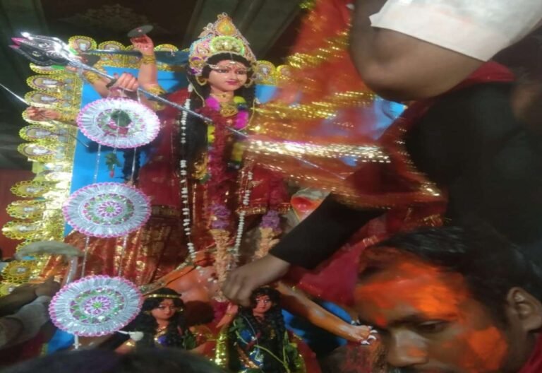 विष्णुगढ़: नम आंखों से मां दुर्गा को विदाई: सिंदूर खेला में छलका आस्था और अपनत्व का रंग
