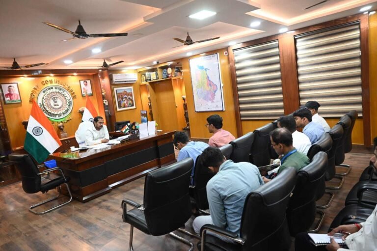 Sahibganj News: जिला उपायुक्त की अध्यक्षता में नगर परिषद् साहिबगंज एवं नगर पंचायत राजमहल और बरहरवा के कार्यों की समीक्षा बैठक आयोजित