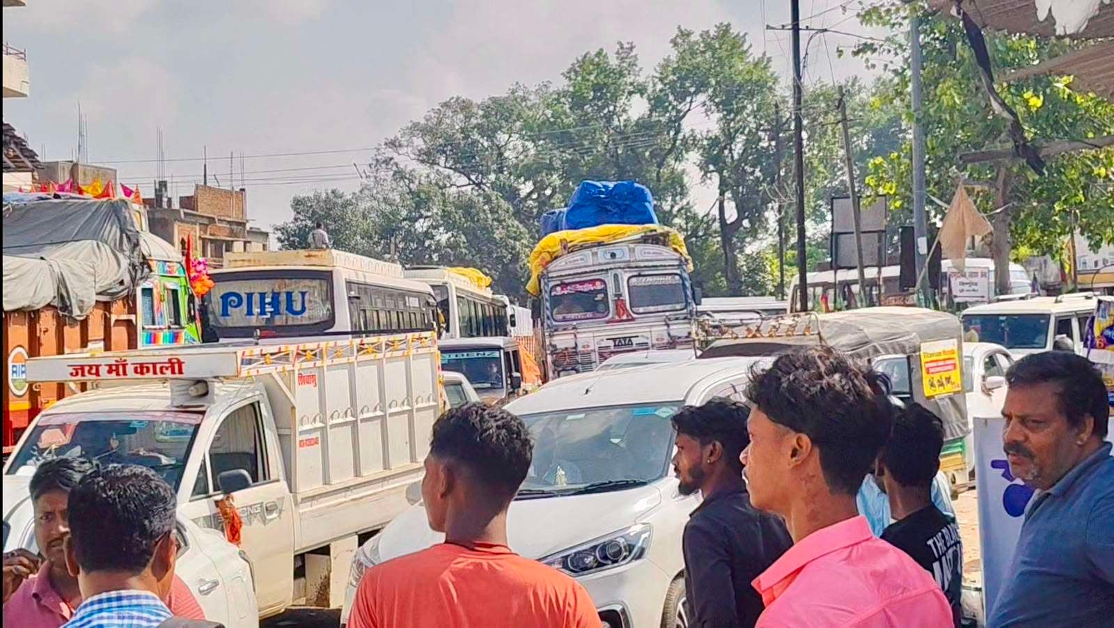 road jam at satmeel chowk jharkhand agitators raised their voice for rights in vishnugarh1